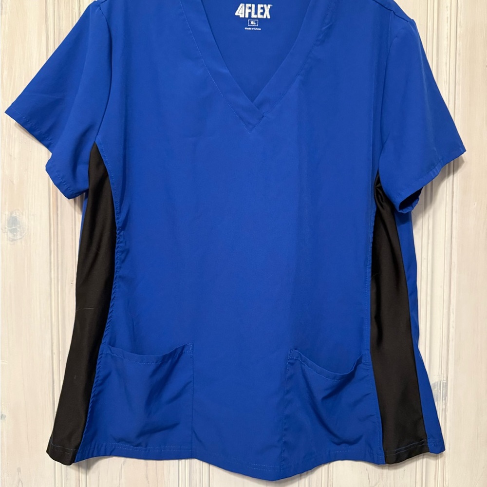 NWOT 4 Flex Women's Blue and Black Scrub Top size XL